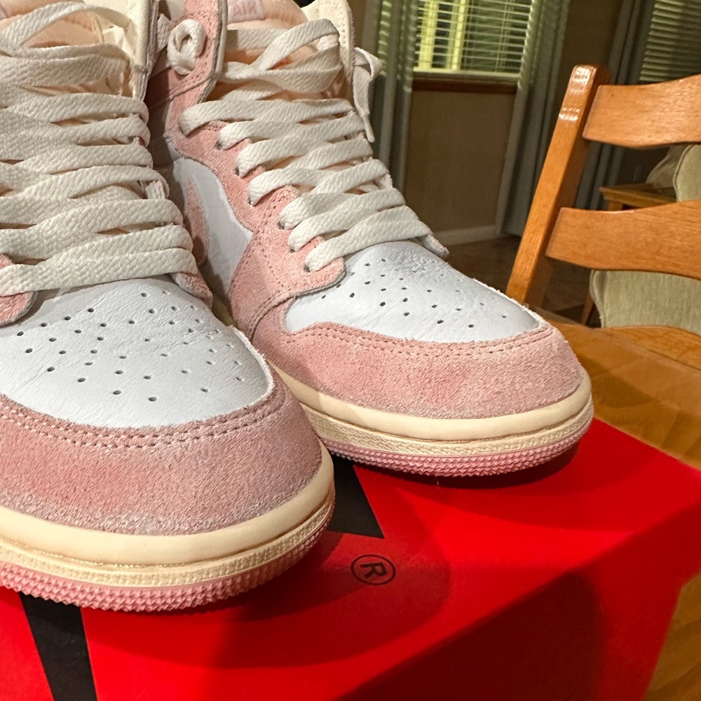 Nike Jordan 1 Retro - Picture 3 of 8